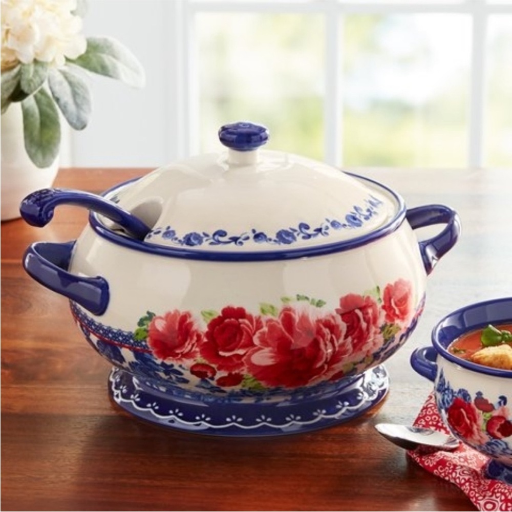 🌺 New Pioneer Woman Frontier Rose Soup Tureen & Ladle